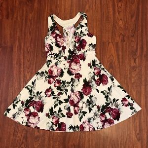 CHARLOTTE RUSSE | Low Cut Floral Dress